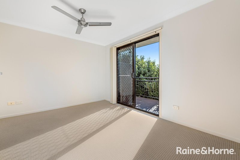 Photo - 2/27 Oatland Crescent, Holland Park West QLD 4121 - Image 9