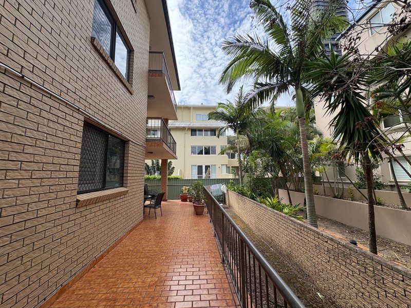 Photo - 2/27 Peerless Avenue, Mermaid Beach QLD 4218 - Image 7