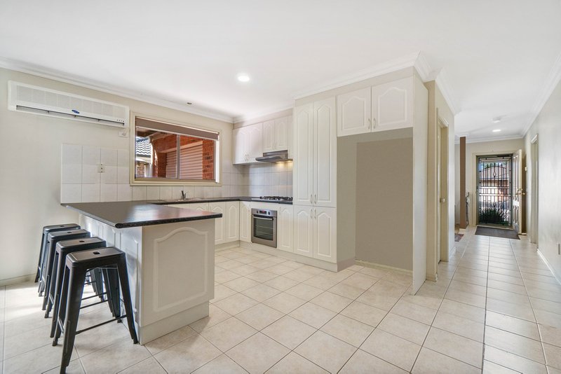 Photo - 2/27 Pimelea Way, Hillside VIC 3037 - Image 4