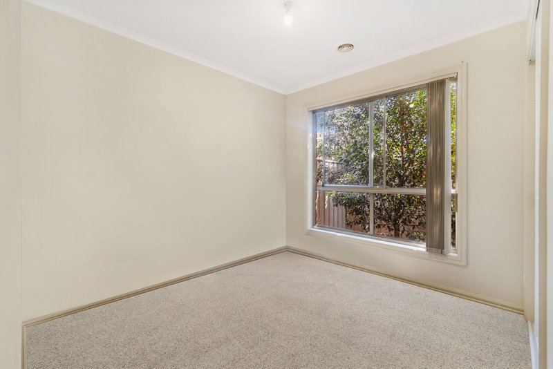 Photo - 2/27 Pimelea Way, Hillside VIC 3037 - Image 5