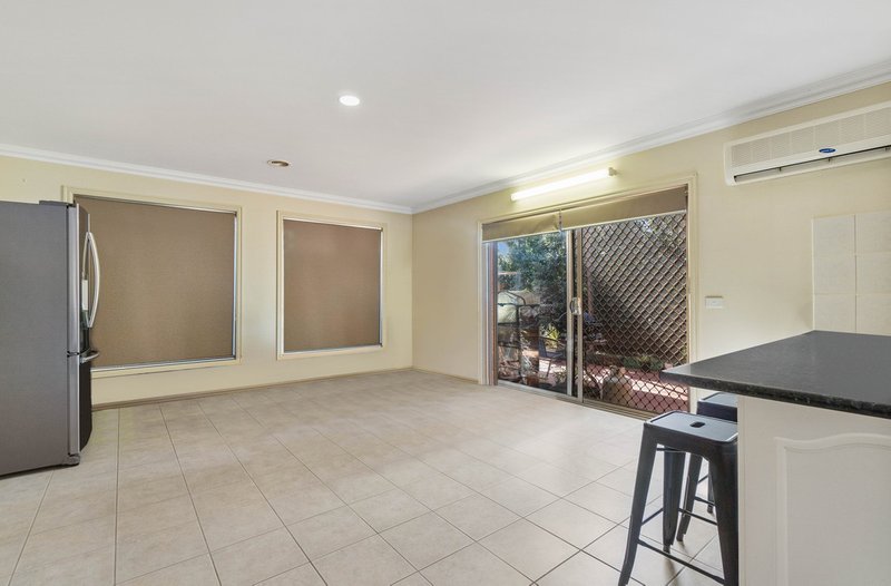 Photo - 2/27 Pimelea Way, Hillside VIC 3037 - Image 6