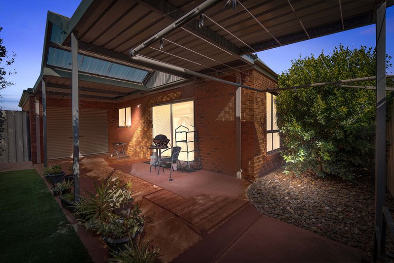 Photo - 2/27 Pimelea Way, Hillside VIC 3037 - Image 10