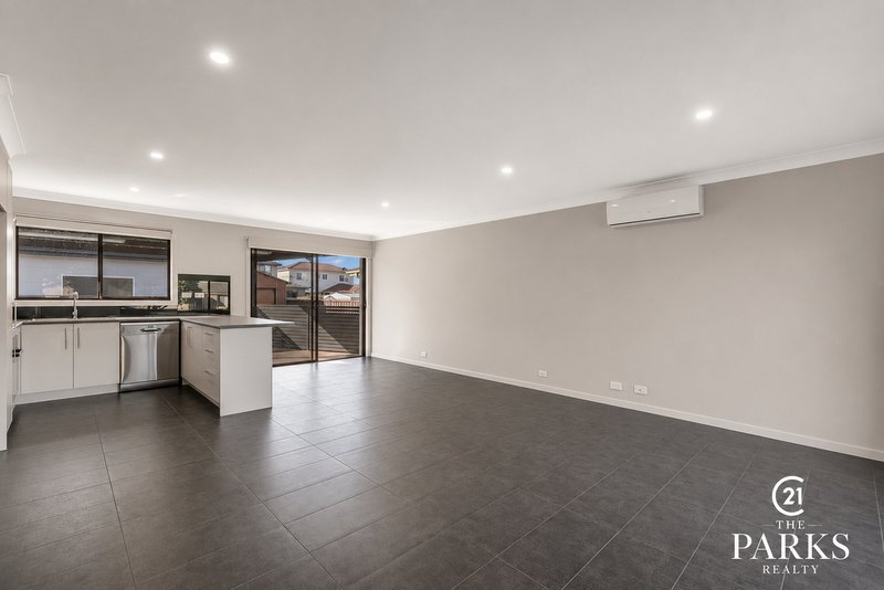 Photo - 227 Prairievale Road, Bossley Park NSW 2176 - Image 3