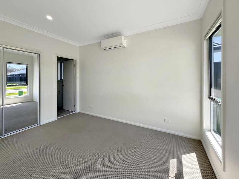 Photo - 2/27 Roebuck Street, Goulburn NSW 2580 - Image 5