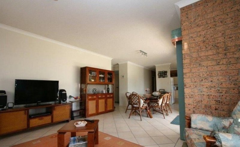 Photo - 2/27 Solander Esplanade, Banksia Beach QLD 4507 - Image 6