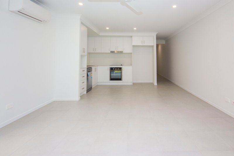 Photo - 2/27 Station Road, Loganlea QLD 4131 - Image 4