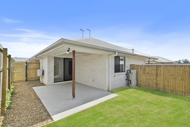 Photo - 2/27 Tranquility Boulevard, Morayfield QLD 4506 - Image 6