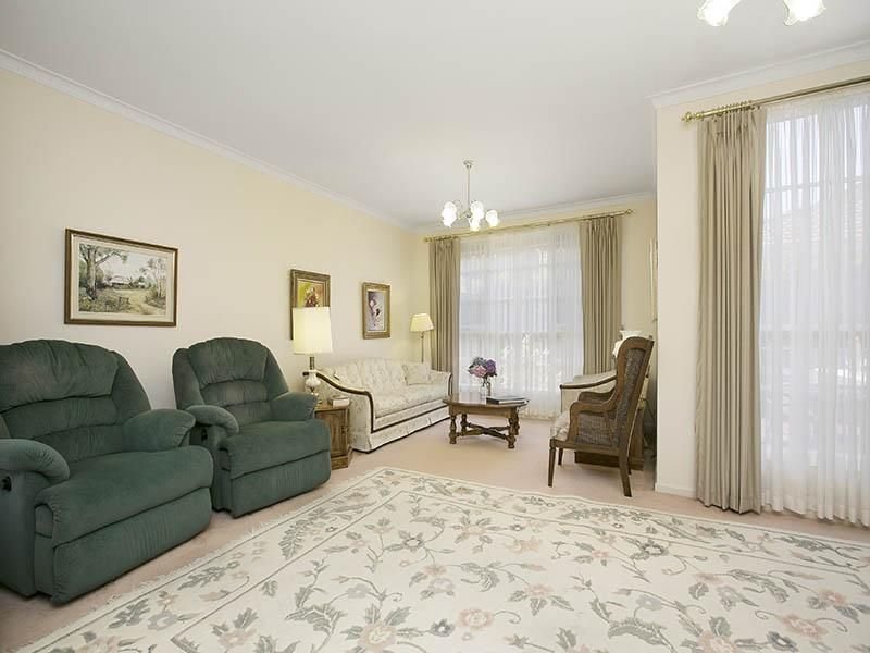 Photo - 2/27 Turner Avenue, Glen Huntly VIC 3163 - Image 2