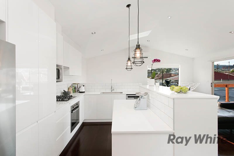 Photo - 2/27 West Street, Wollongong NSW 2500 - Image 2