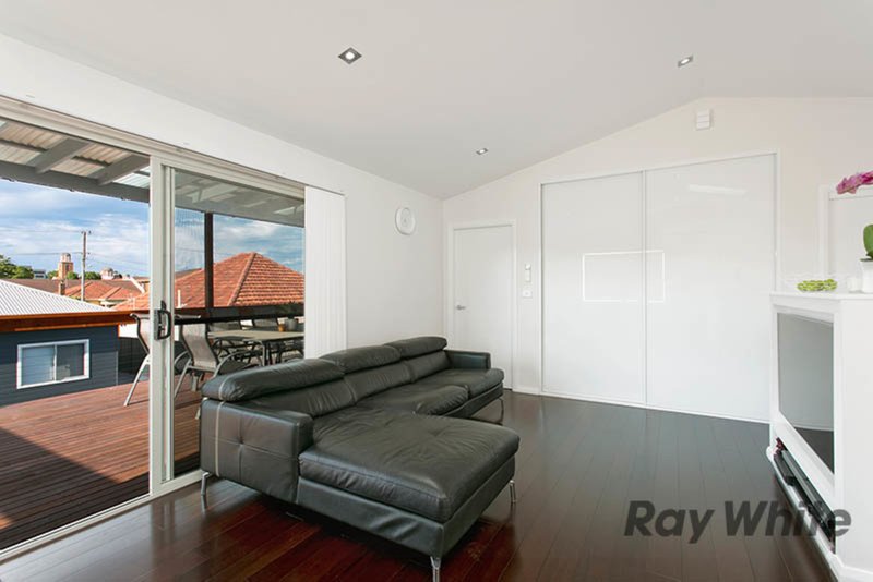 Photo - 2/27 West Street, Wollongong NSW 2500 - Image 3