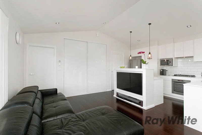 Photo - 2/27 West Street, Wollongong NSW 2500 - Image 6