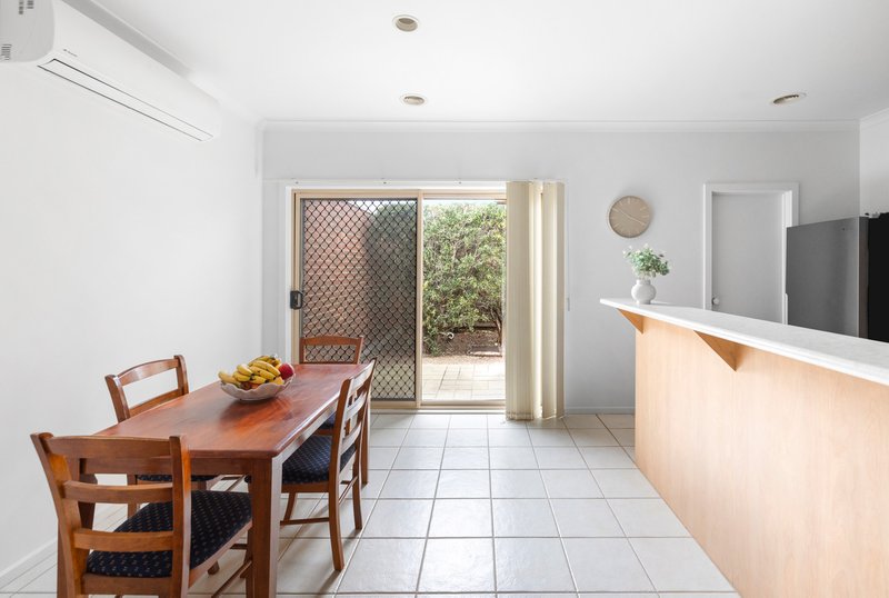 Photo - 2/270 Shaws Road, Werribee VIC 3030 - Image 3