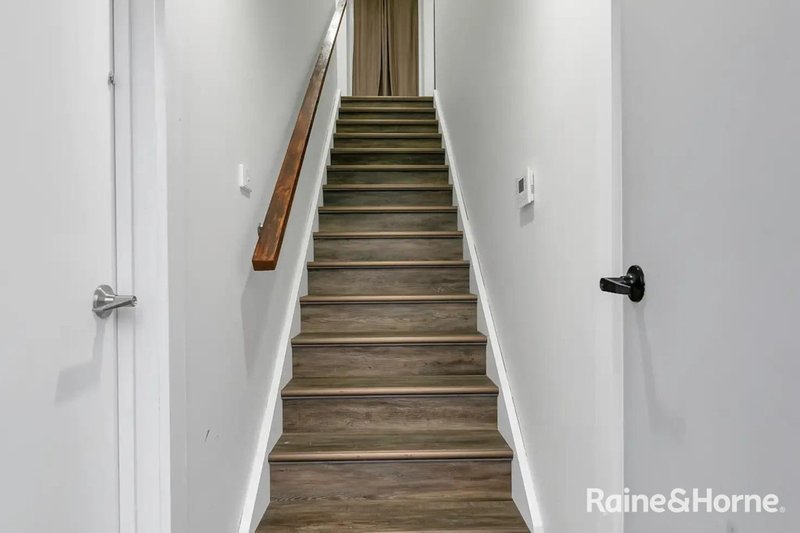 Photo - 2/271 Mitchells Lane, Sunbury VIC 3429 - Image 1