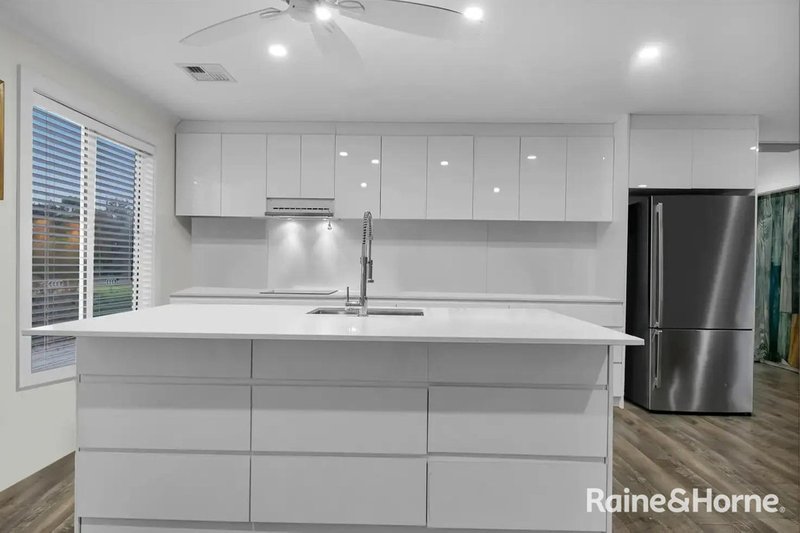 Photo - 2/271 Mitchells Lane, Sunbury VIC 3429 - Image 4