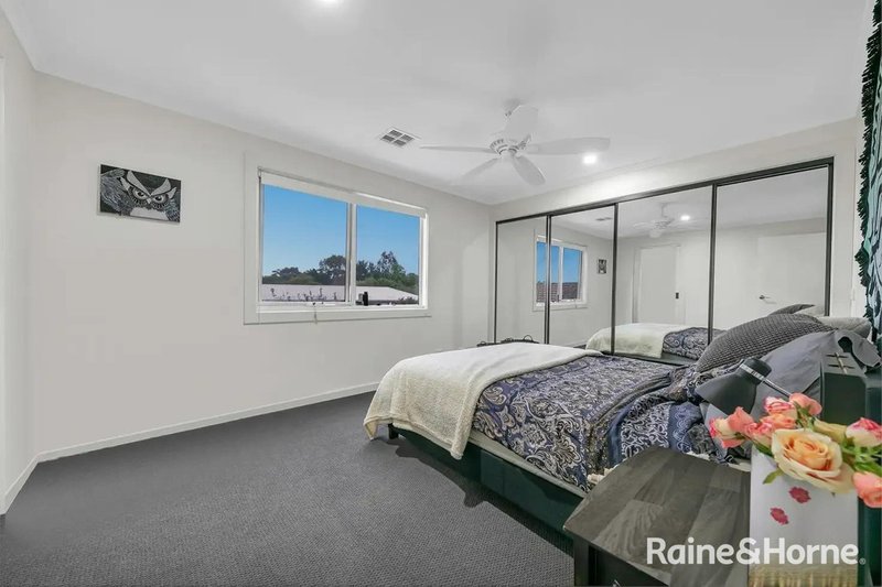 Photo - 2/271 Mitchells Lane, Sunbury VIC 3429 - Image 8
