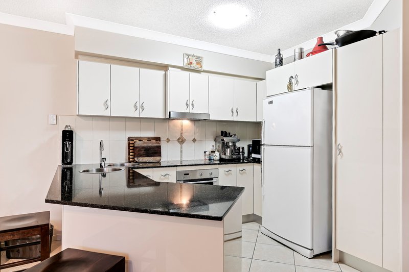 Photo - 2/273 Bradman Avenue, Maroochydore QLD 4558 - Image 7