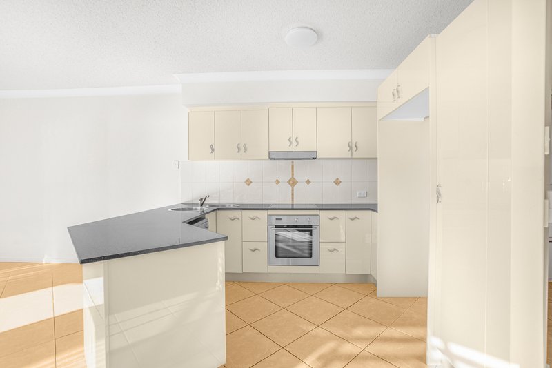 Photo - 2/273 Bradman Avenue, Maroochydore QLD 4558 - Image 5