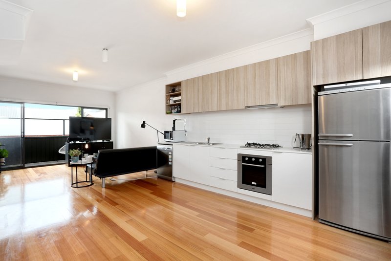 Photo - 2/274 Ballarat Road, Footscray VIC 3011 - Image 4