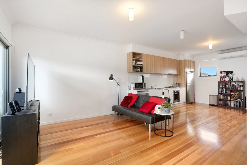 Photo - 2/274 Ballarat Road, Footscray VIC 3011 - Image 5