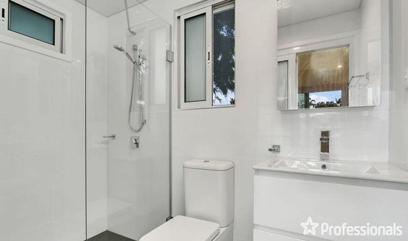 Photo - 2/276 Mccoombe Street, Westcourt QLD 4870 - Image 5