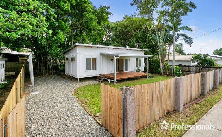 Photo - 2/276 Mccoombe Street, Westcourt QLD 4870 - Image 11