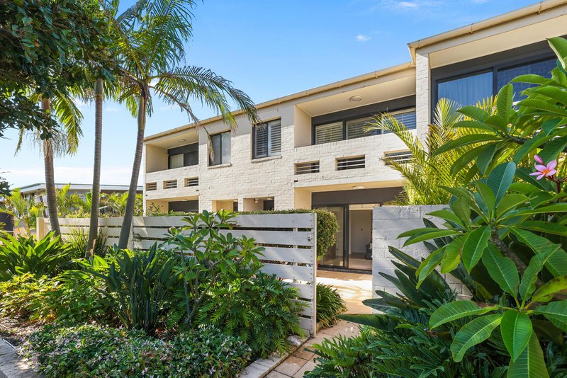 Photo - 2/28-30 Golf Avenue, Mona Vale NSW 2103 - Image 1