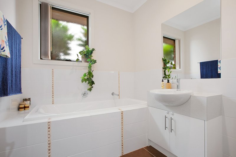 Photo - 2/28 Bartrop Street, Reservoir VIC 3073 - Image 11