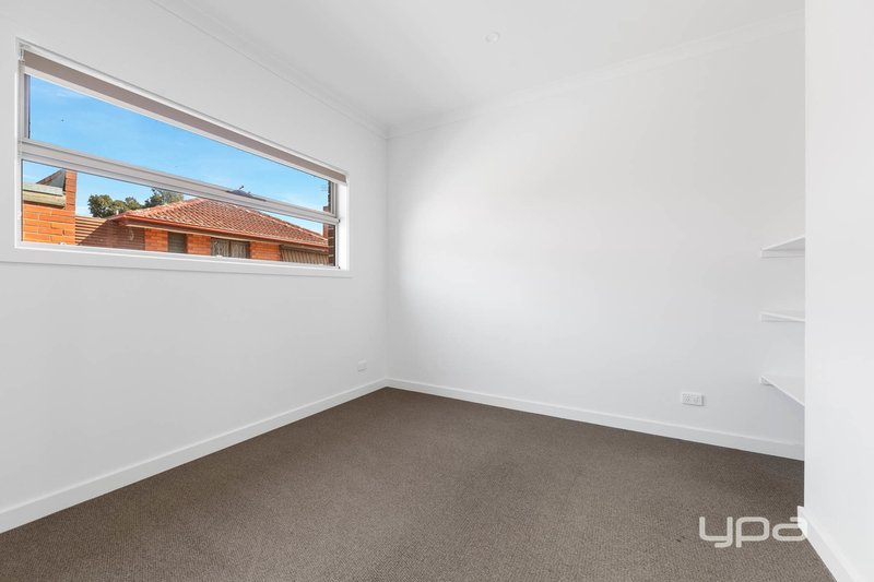 Photo - 2/28 Bent Street, St Albans VIC 3021 - Image 5