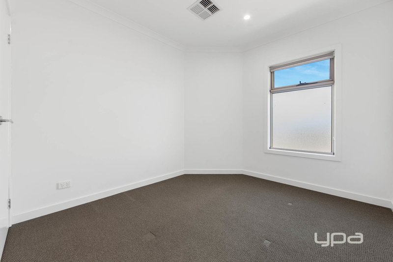 Photo - 2/28 Bent Street, St Albans VIC 3021 - Image 7