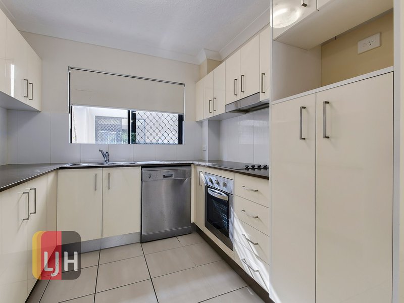 Photo - 2/28 Bradley Avenue, Kedron QLD 4031 - Image 2