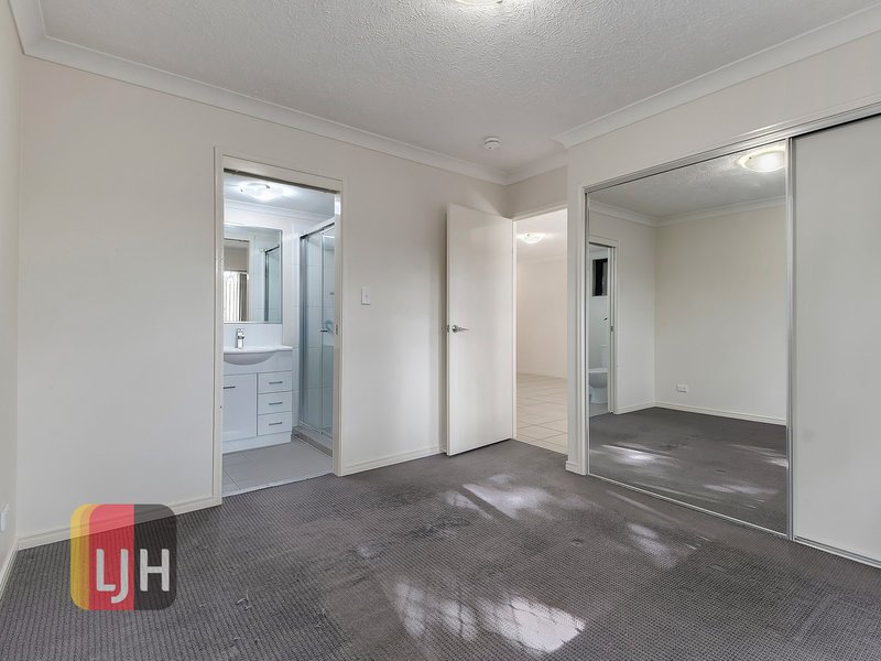 Photo - 2/28 Bradley Avenue, Kedron QLD 4031 - Image 3