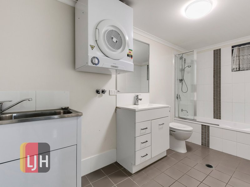 Photo - 2/28 Bradley Avenue, Kedron QLD 4031 - Image 6