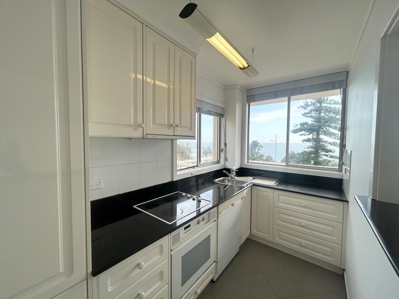 Photo - 2/28 Cliff Road, Wollongong NSW 2500 - Image 4