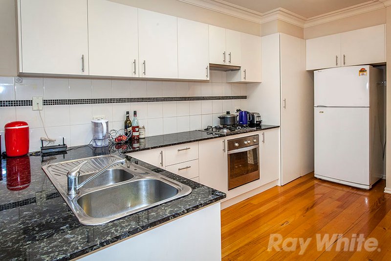 Photo - 2/28 Creek Road, Mitcham VIC 3132 - Image 3