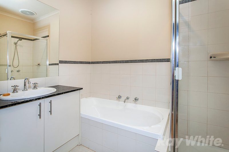 Photo - 2/28 Creek Road, Mitcham VIC 3132 - Image 6