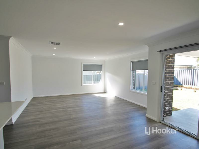 Photo - 22/8 Dunisla Street, Sanctuary Point NSW 2540 - Image 6