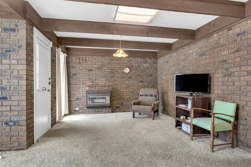 Photo - 2/28 Edgar Street, Werribee VIC 3030 - Image 5