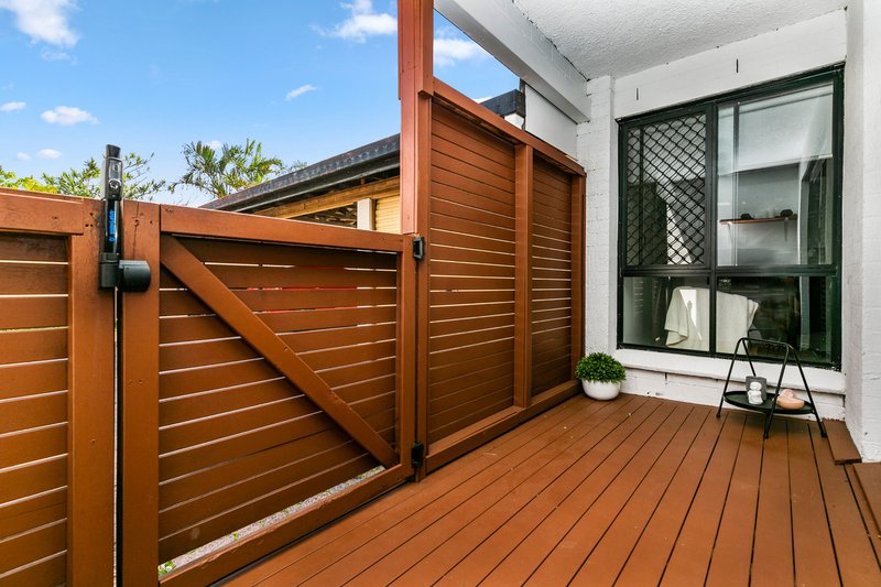 Photo - 2/28 Errol Avenue, Paradise Point QLD 4216 - Image 3