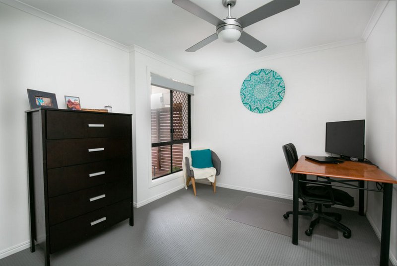 Photo - 2/28 Errol Avenue, Paradise Point QLD 4216 - Image 5