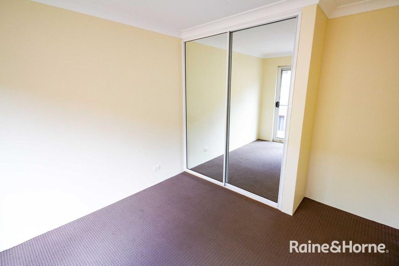 Photo - 2/28 Hainsworth Street, Westmead NSW 2145 - Image 4