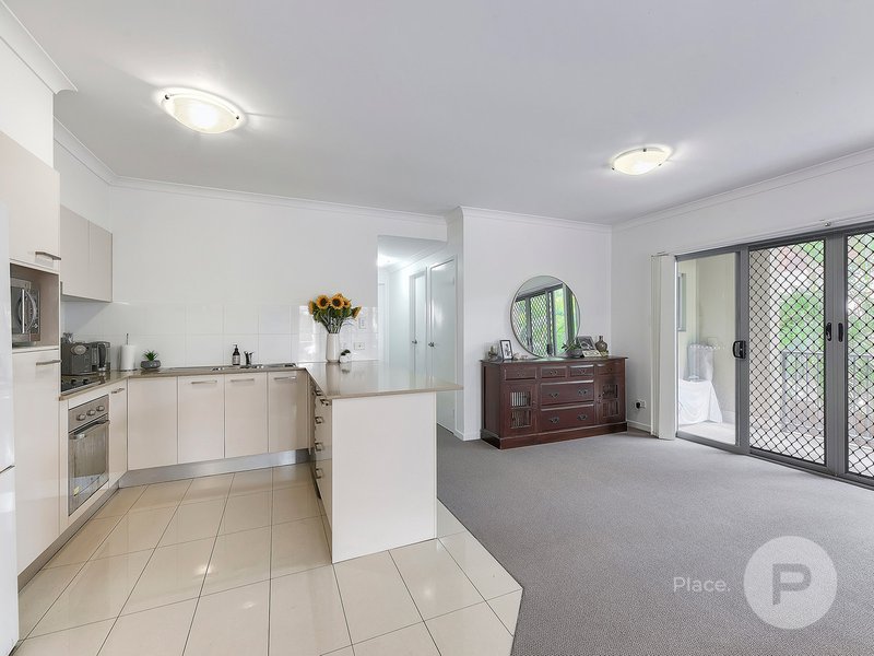 Photo - 2/28 Helles Street, Moorooka QLD 4105 - Image 3