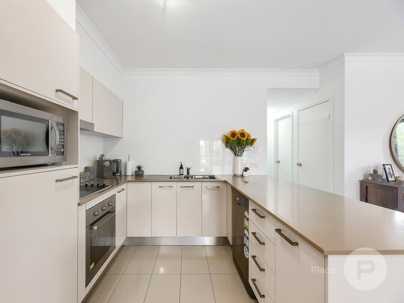 Photo - 2/28 Helles Street, Moorooka QLD 4105 - Image 4