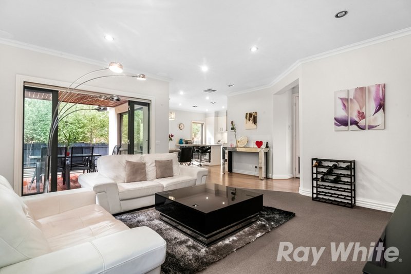 Photo - 2/28 Ivanhoe Street, Glen Waverley VIC 3150 - Image 4