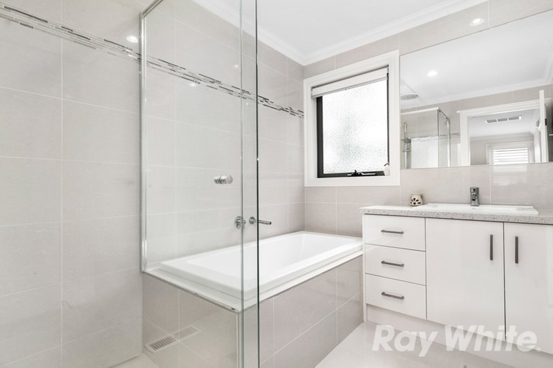 Photo - 2/28 Ivanhoe Street, Glen Waverley VIC 3150 - Image 9