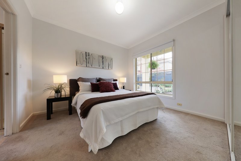 Photo - 2/28 Ivy Street, Hampton VIC 3188 - Image 9