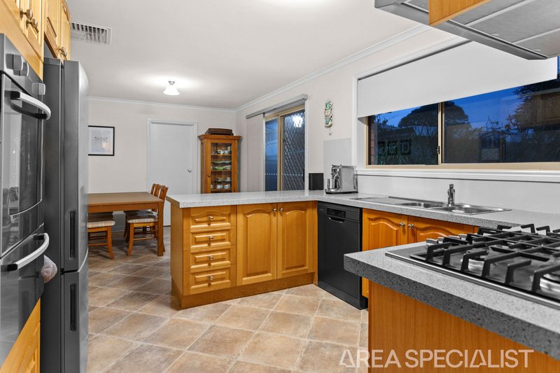Photo - 2/28 Kirstina Road, Glen Waverley VIC 3150 - Image 2