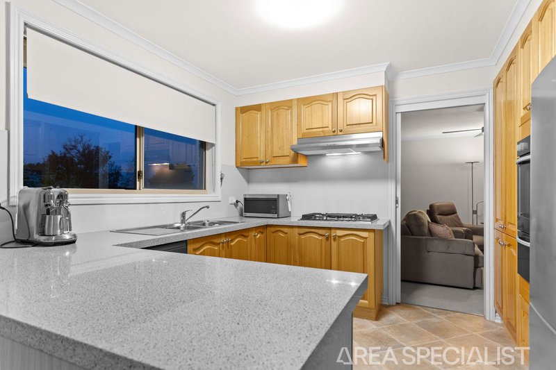 Photo - 2/28 Kirstina Road, Glen Waverley VIC 3150 - Image 3