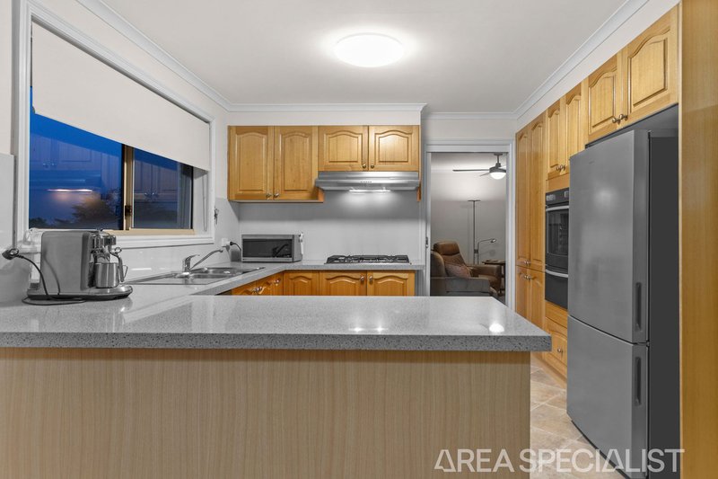 Photo - 2/28 Kirstina Road, Glen Waverley VIC 3150 - Image 4