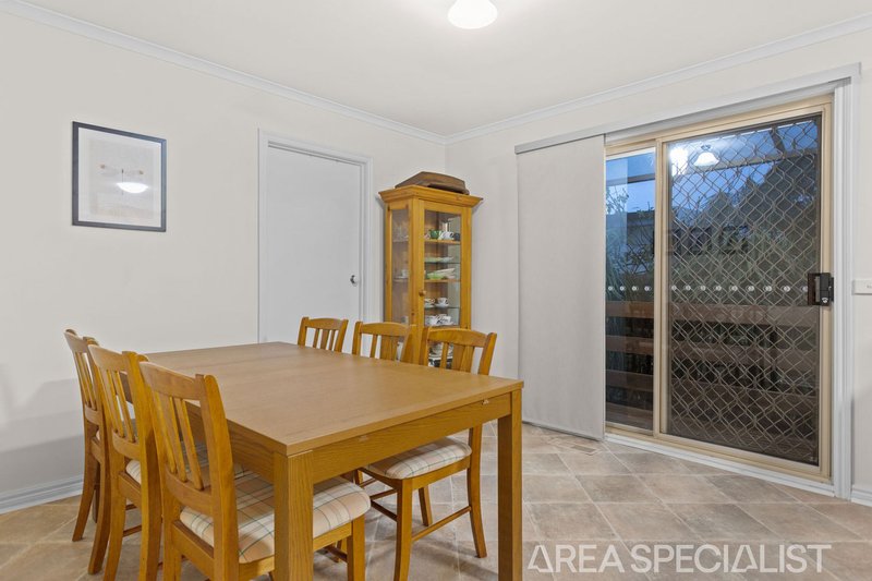 Photo - 2/28 Kirstina Road, Glen Waverley VIC 3150 - Image 5