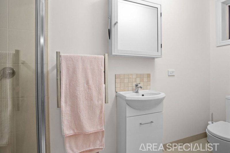 Photo - 2/28 Kirstina Road, Glen Waverley VIC 3150 - Image 9